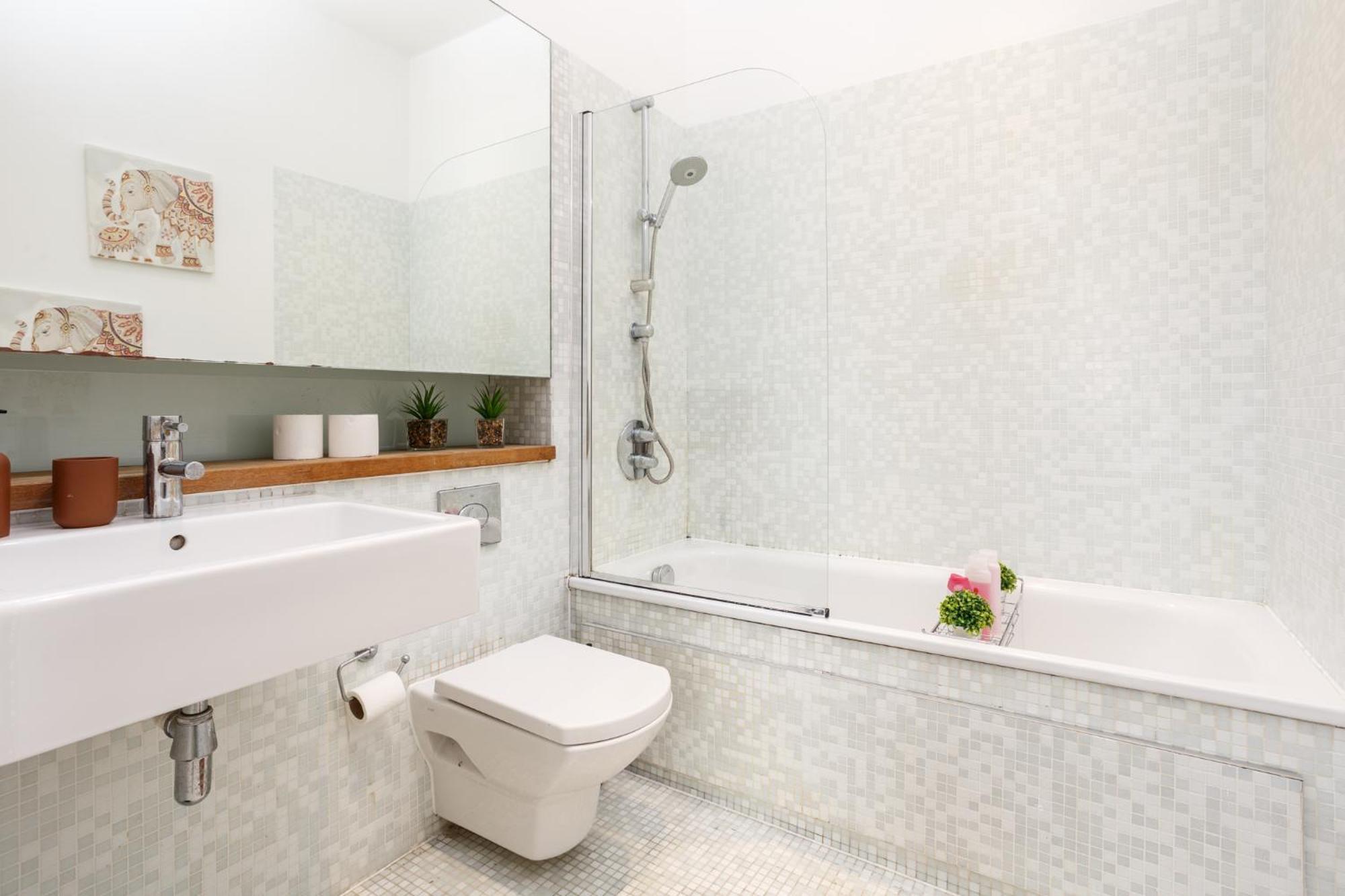 City-centric Living Cozy 1-bedroom